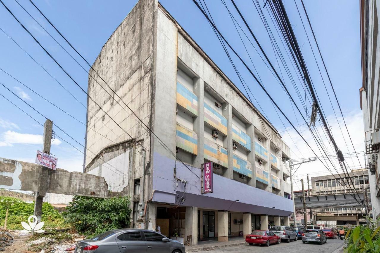 New York Hotel Miami Quezon City Buitenkant foto